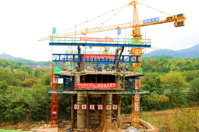 湘潭市委書記、市人大常委會(huì)主任曹炯芳蒞臨湘潭市岳塘區(qū)X157道路提質(zhì)改造工程項(xiàng)目現(xiàn)場(chǎng)調(diào)研辦公