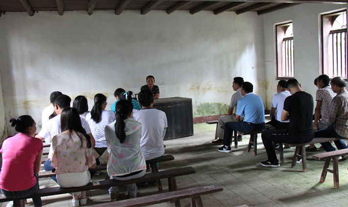 重溫黨的教育，學(xué)習(xí)黨的路線，鑄煉黨建之魂